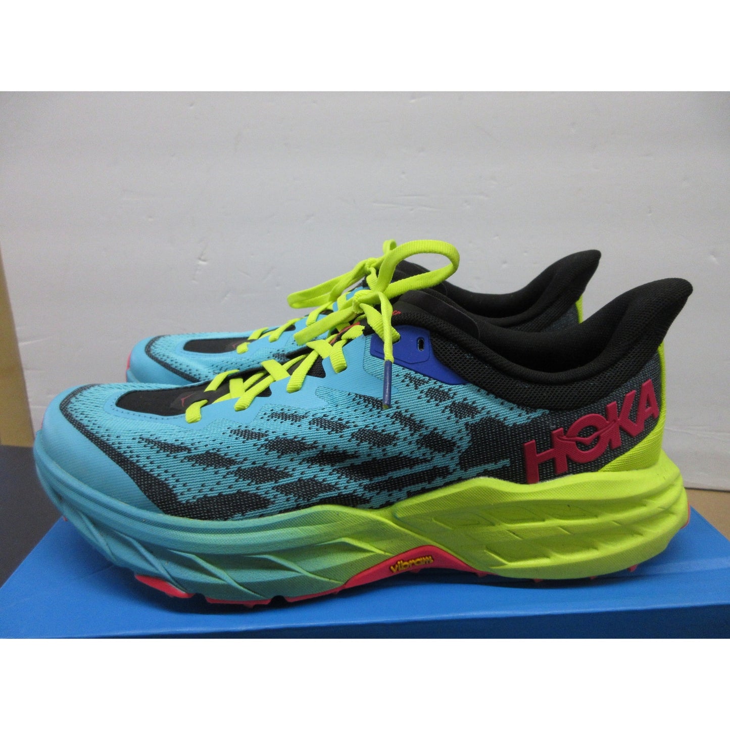 like new HOKA ONE ONE Mens Speedgoat 5 Textile Scuba Blue Black Trainers 10D US
