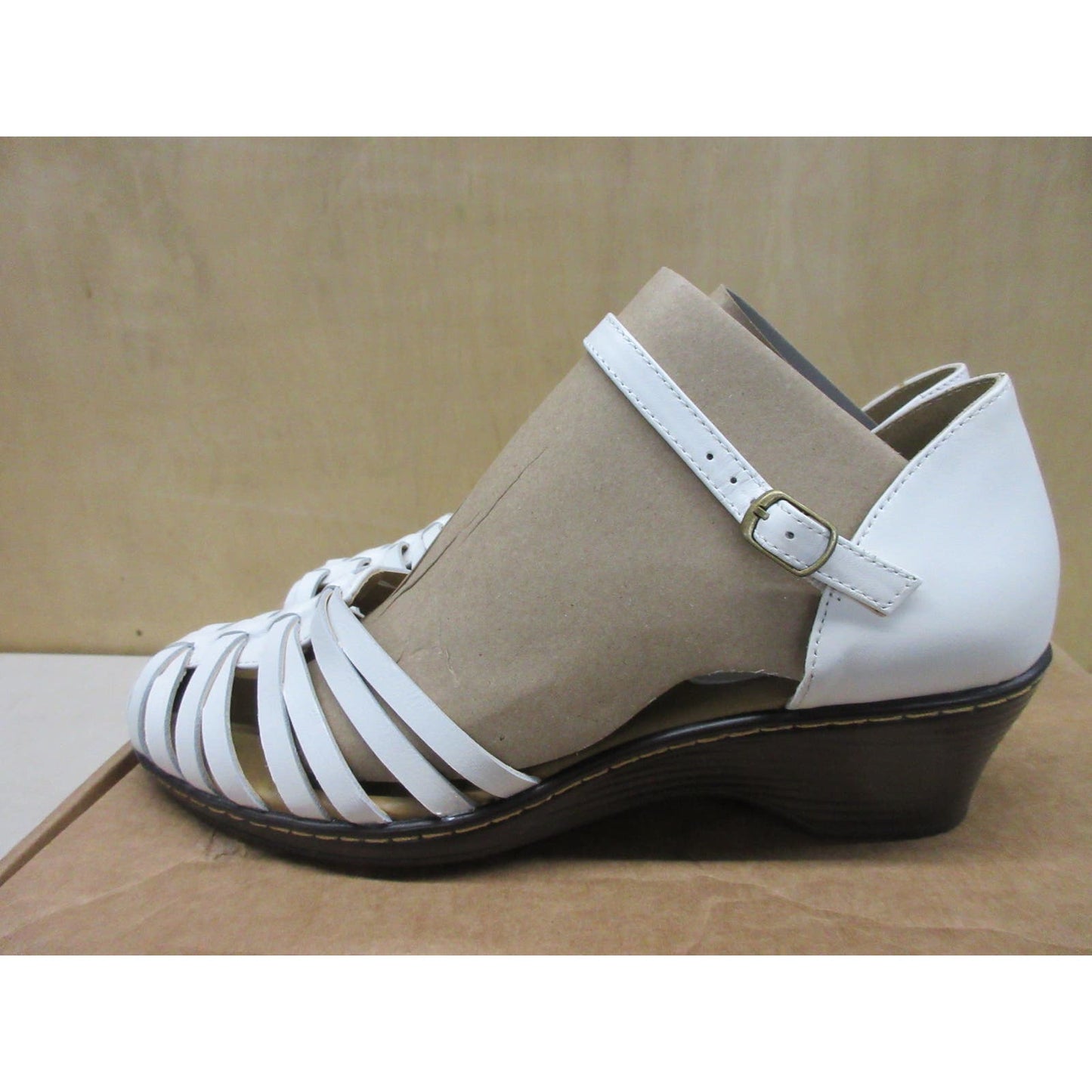 NWT Softspots Women's Tatianna White Sandals Size 10