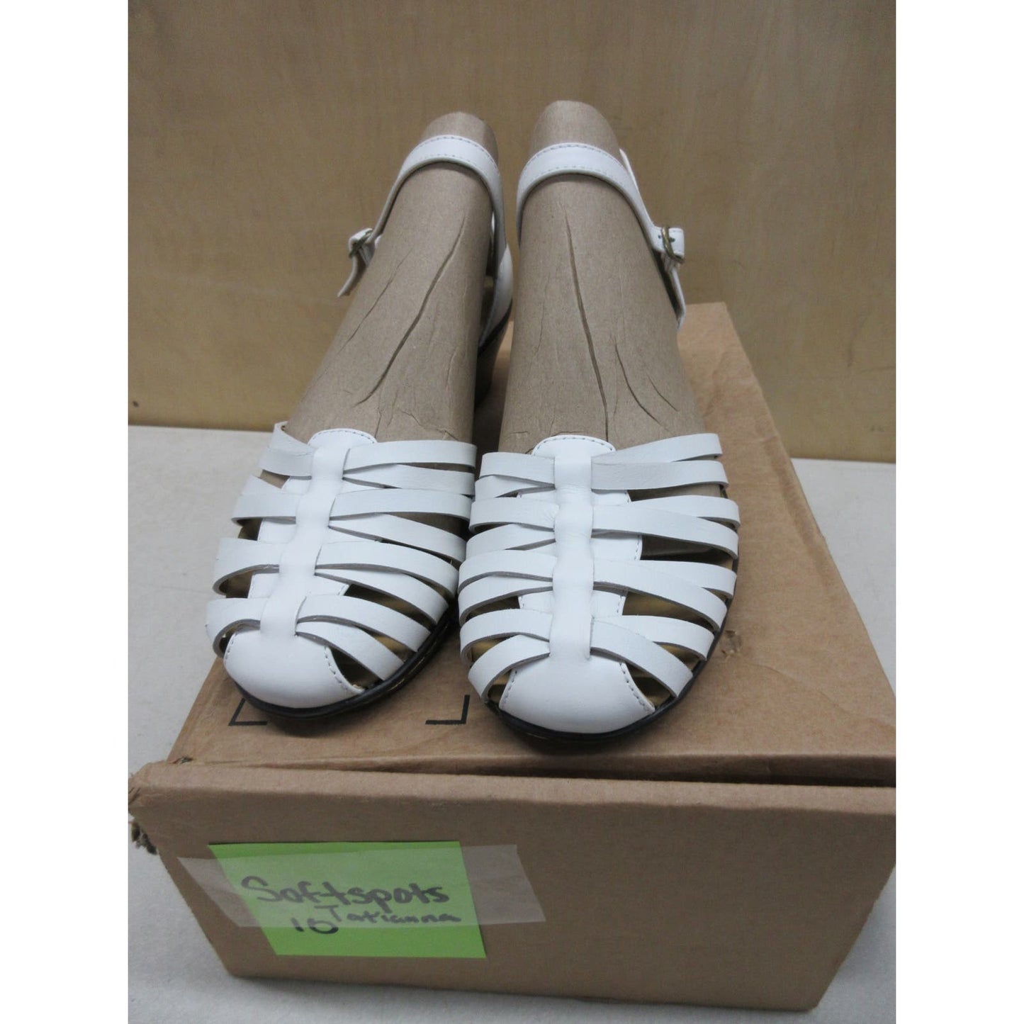 NWT Softspots Women's Tatianna White Sandals Size 10