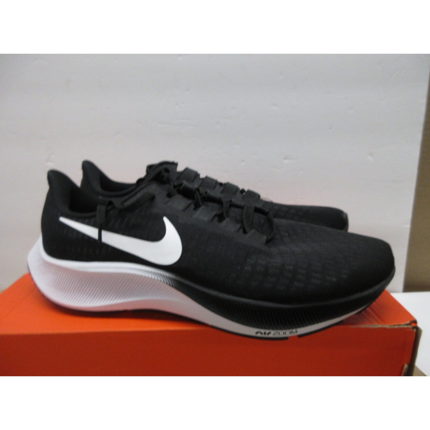 Used Nike Air Zoom Pegasus 37 Men's Low-Top Sneaker, Black White, 11.5