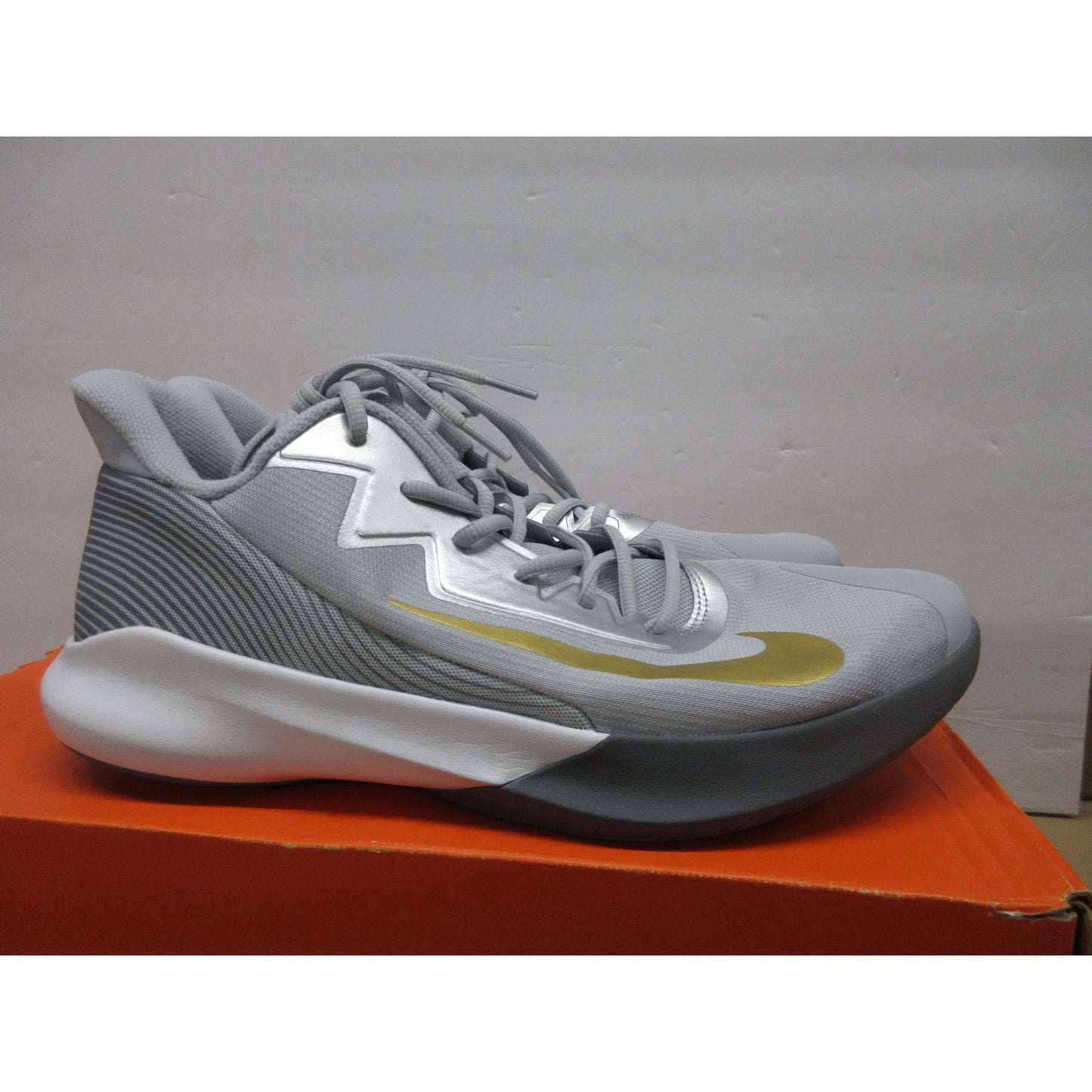 Nike Men's Precision IV Basketball Shoe, Silver/Gold, Size 12