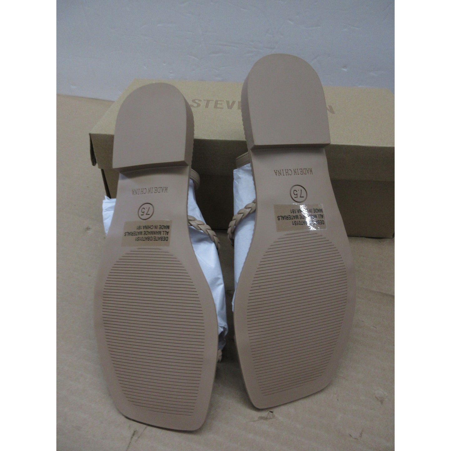 Brand new Steve Madden Womens Debate Tan Sandals Size 7.5