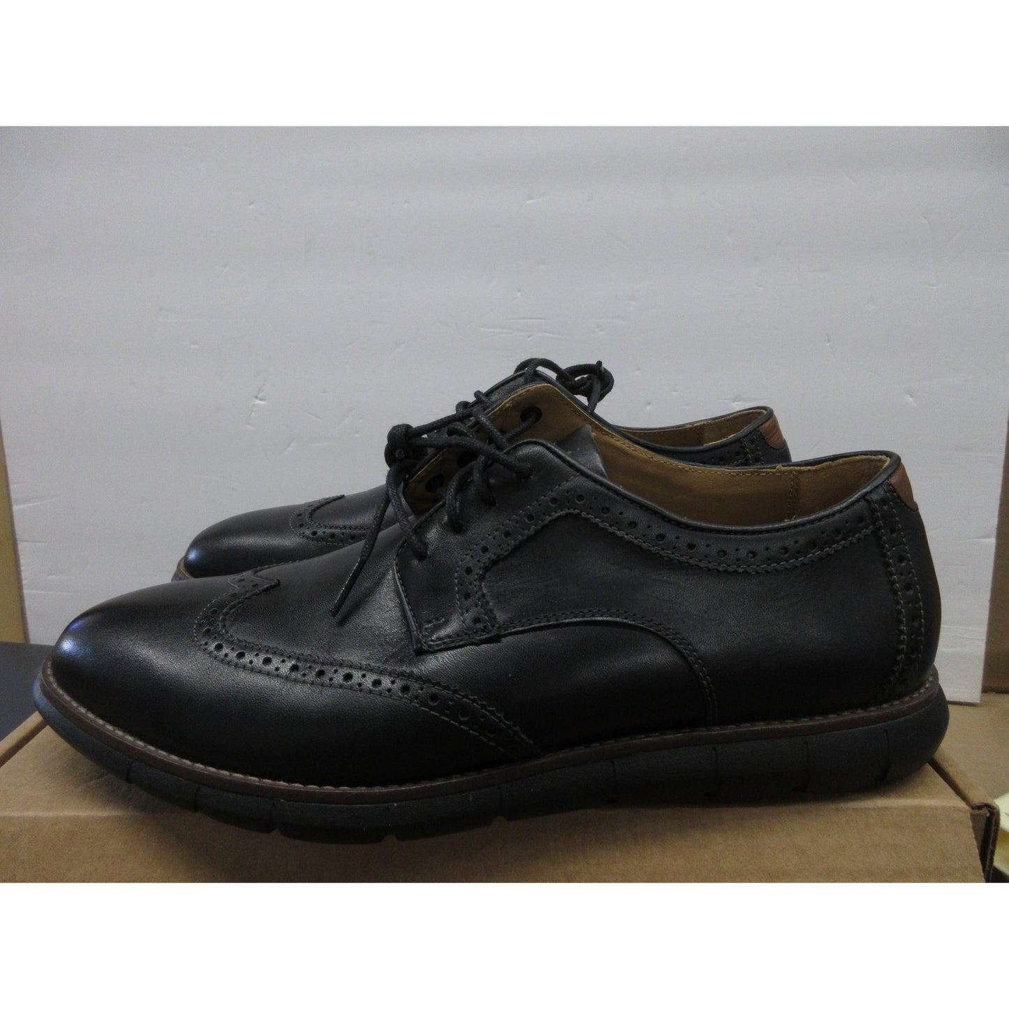 Used Johnston & Murphy Men's Holden Plain Toe Shoe Black Full Grain 10.5 M US