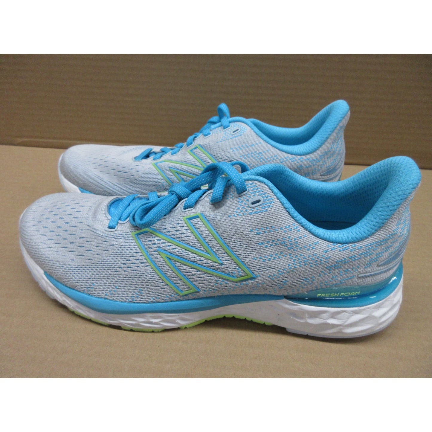 New Balance Women's Fresh Foam 880v11, Grey/Sky, 11 Medium- Like New