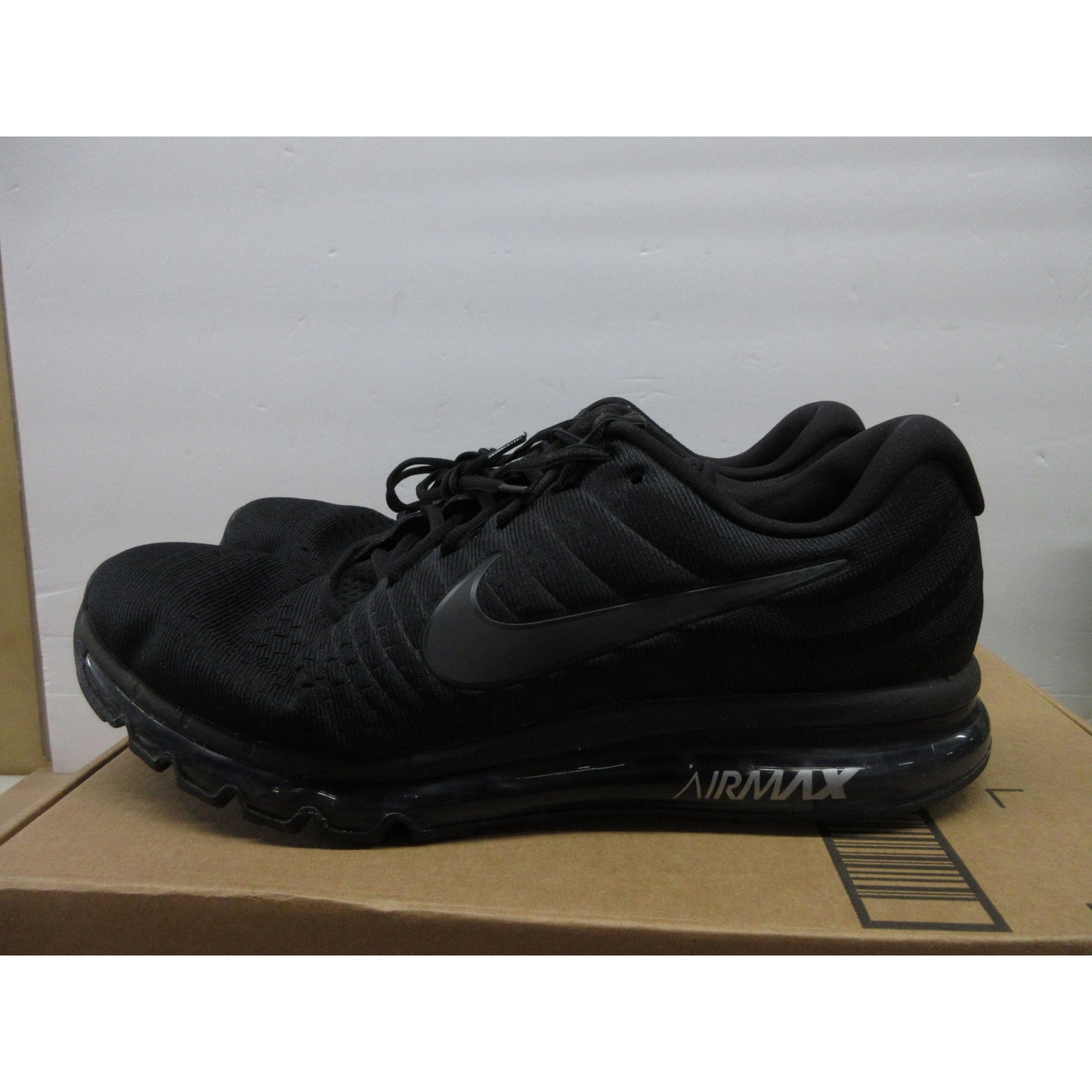 Used  authentic Nike Men's Air Max 2017 - Black/White/Anthracite, Size 15