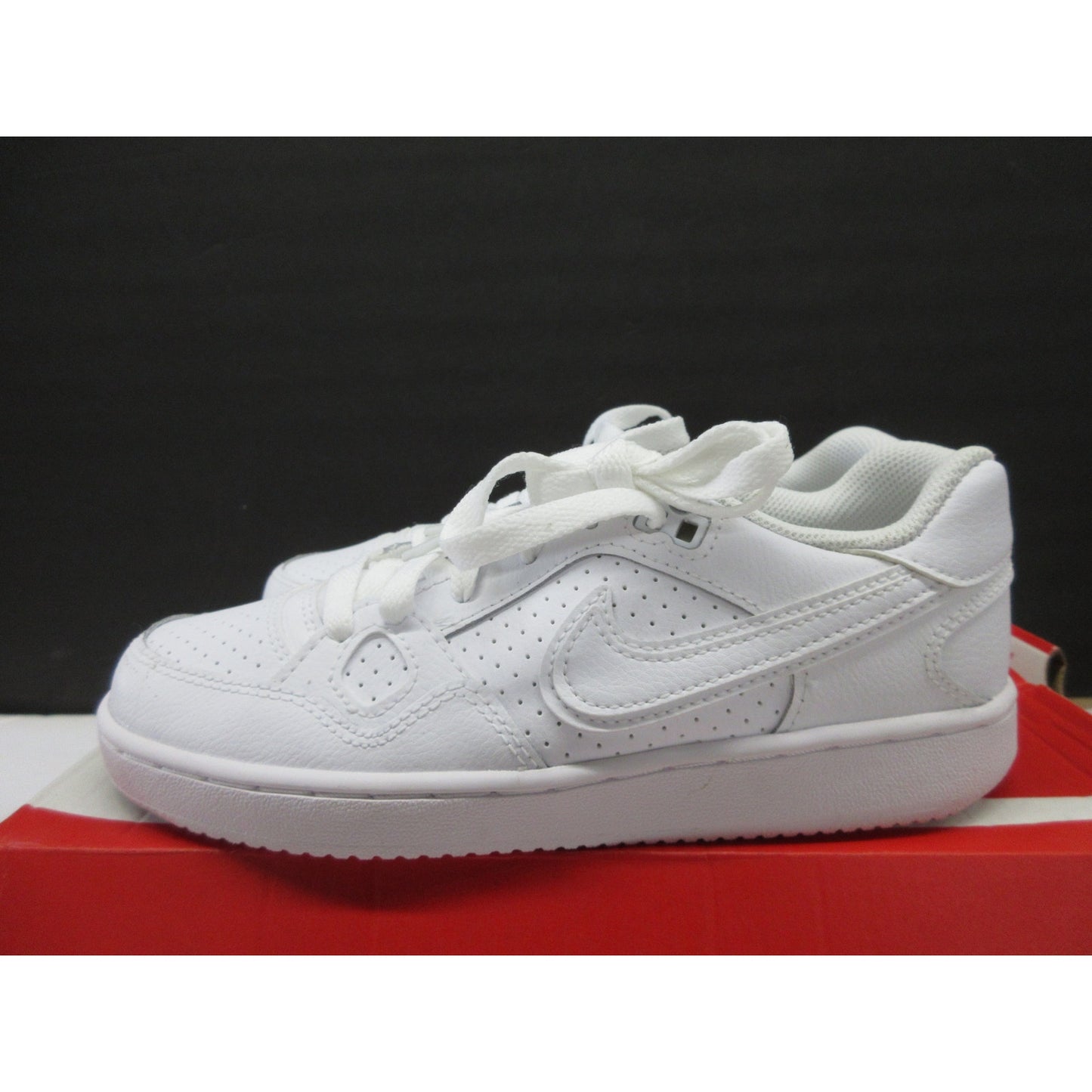 Used authentic Nike Kids Son of Force (GS) Sneakers -White Style, Size 4