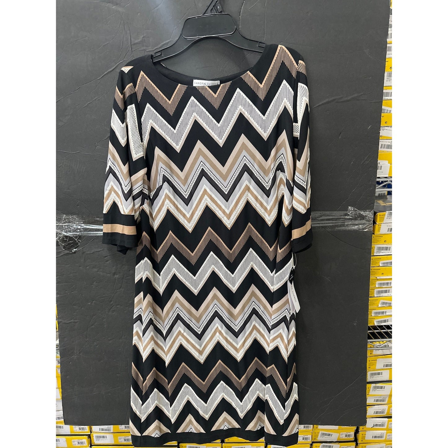 Brand new authentic Sandra Darren Chevron Dress, Size 6 For Women