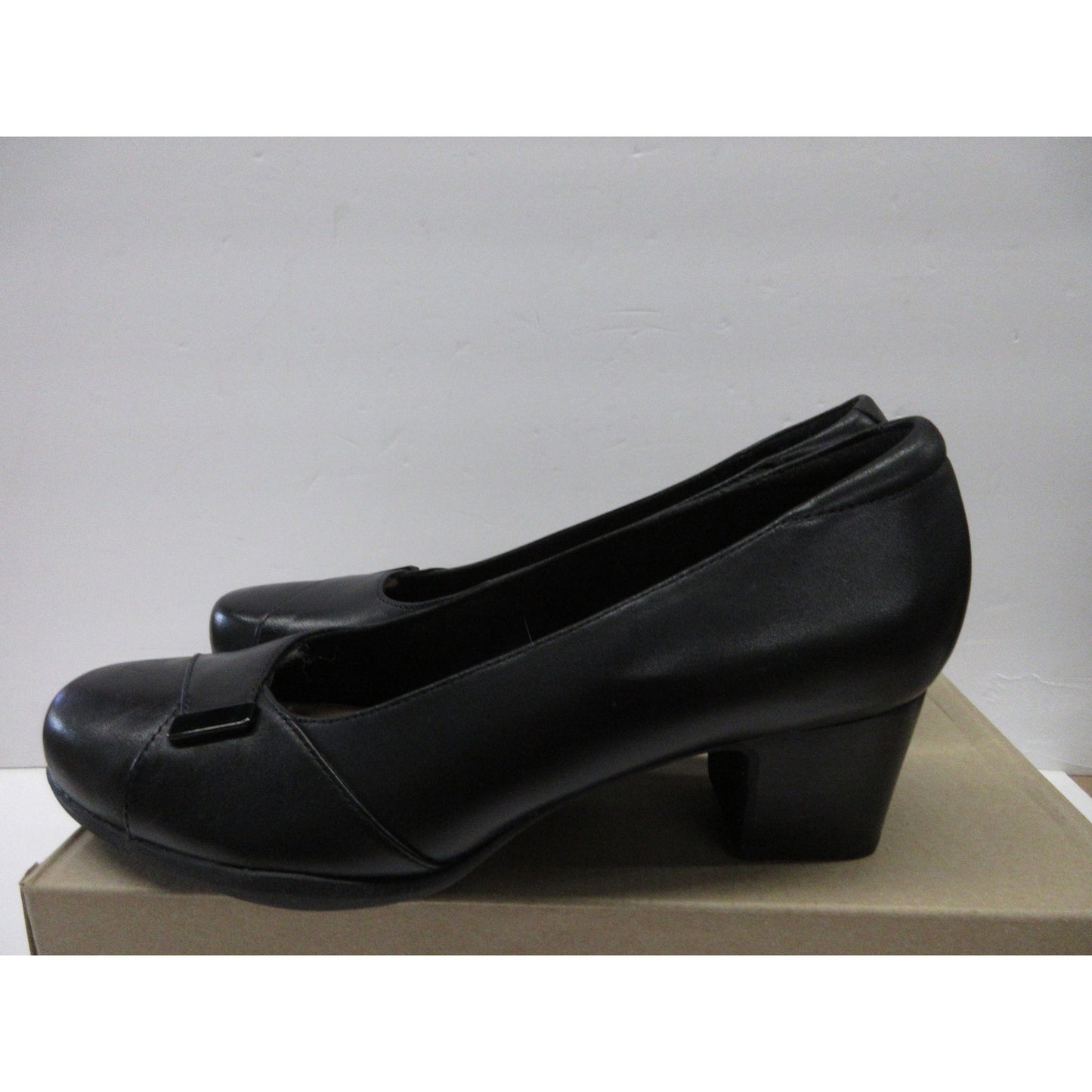 good condition Clarks Women's Rosalyn Belle Pumps, Black Leather, Size 10 B(M)US