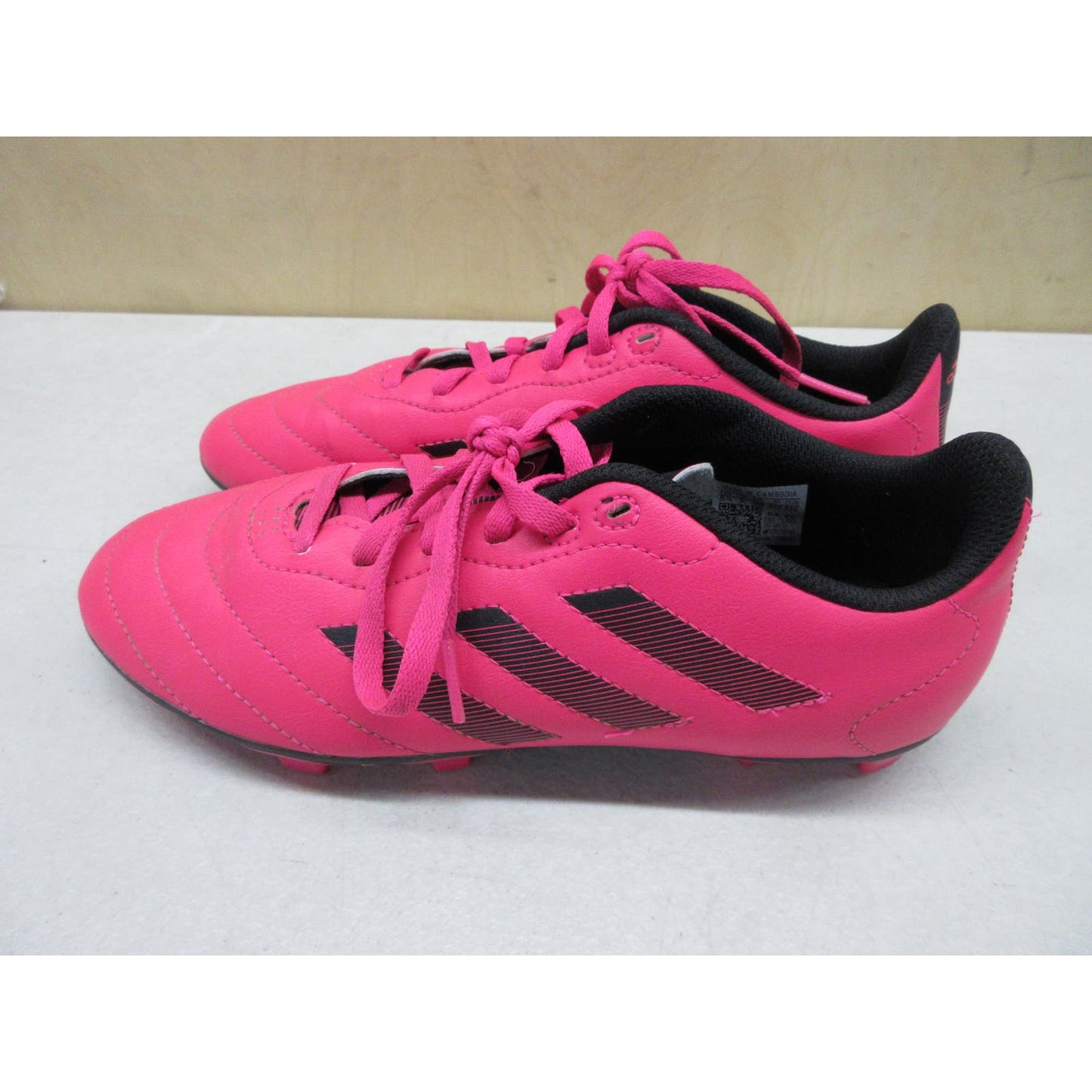 Adidas Goletto VIII Firm Ground Soccer Shoe,Pink/Black, 5.5 Unisex Big Kid-good condition