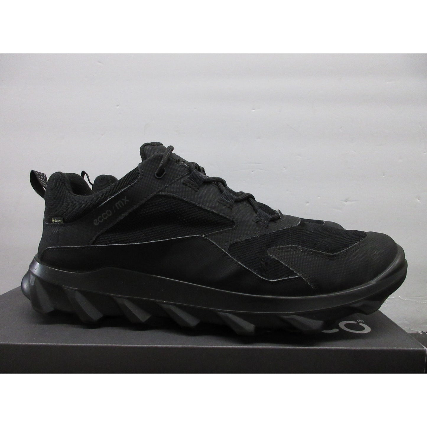 Used ECCO Men's MX Low Gore-Tex Sneaker - Black(Size 12-12.5 US)