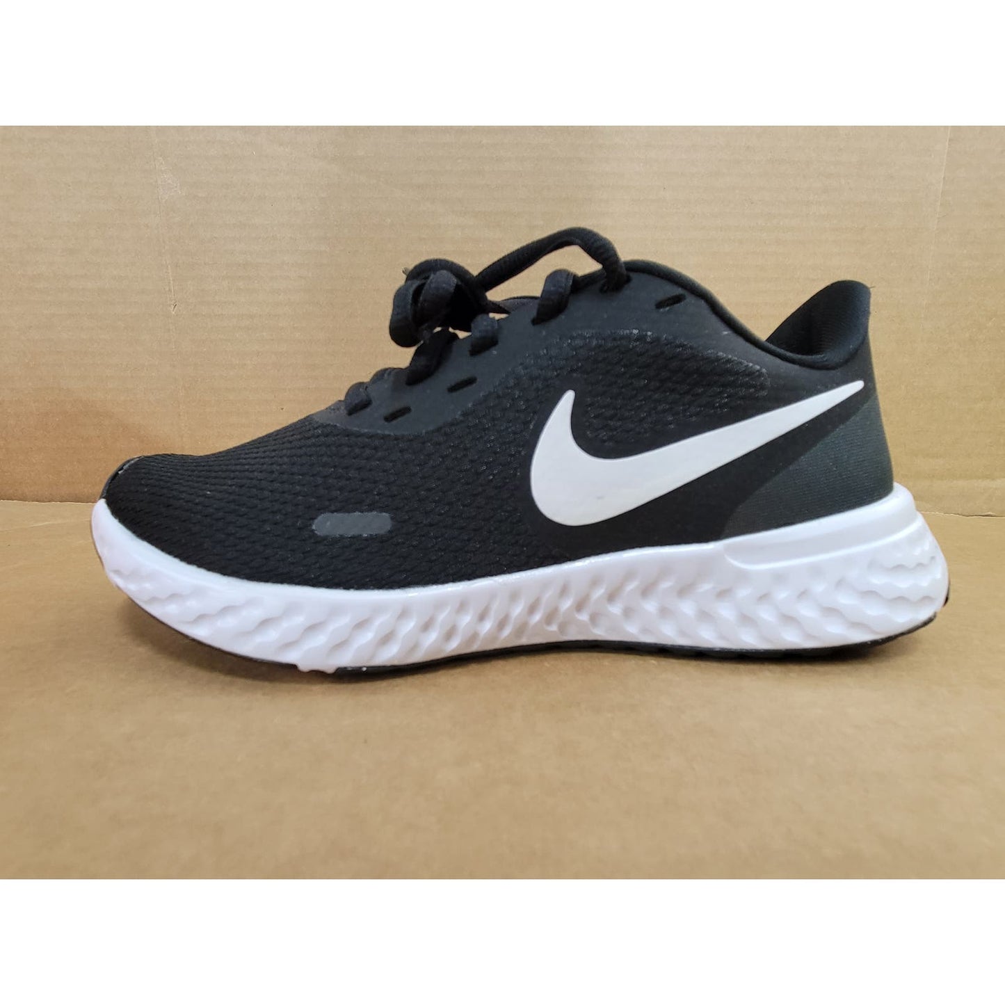 Nike Women's Revolution 5 Running Shoe, Black/White-Anthracite, 6 Regular