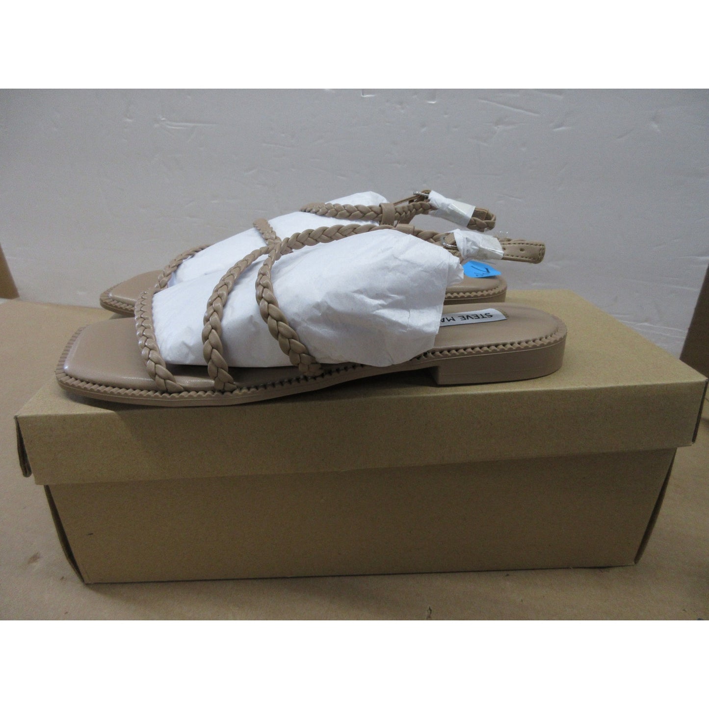 Brand new Steve Madden Womens Debate Tan Sandals Size 7.5